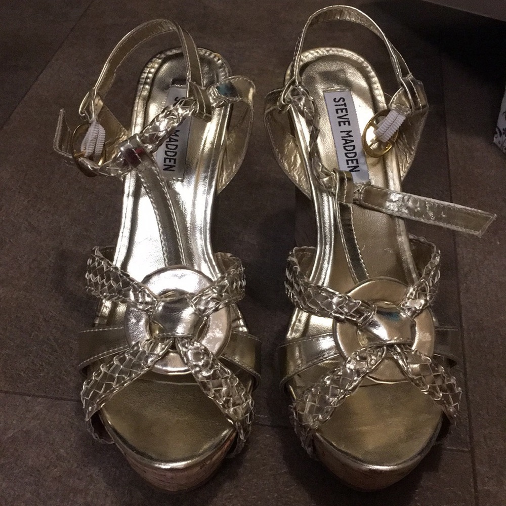 Steve Madden gold wedges